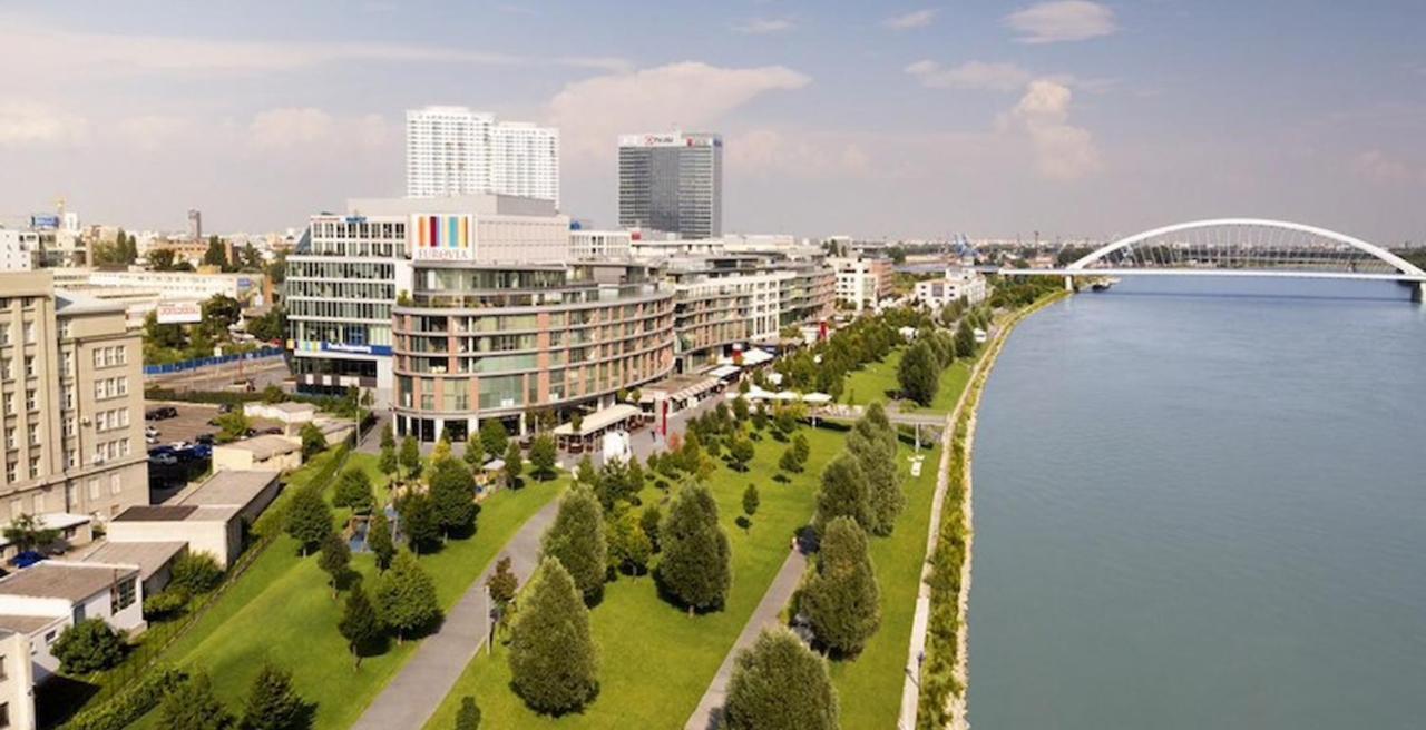 شقة Luxury Space At The Best Address In براتسيلافا المظهر الخارجي الصورة