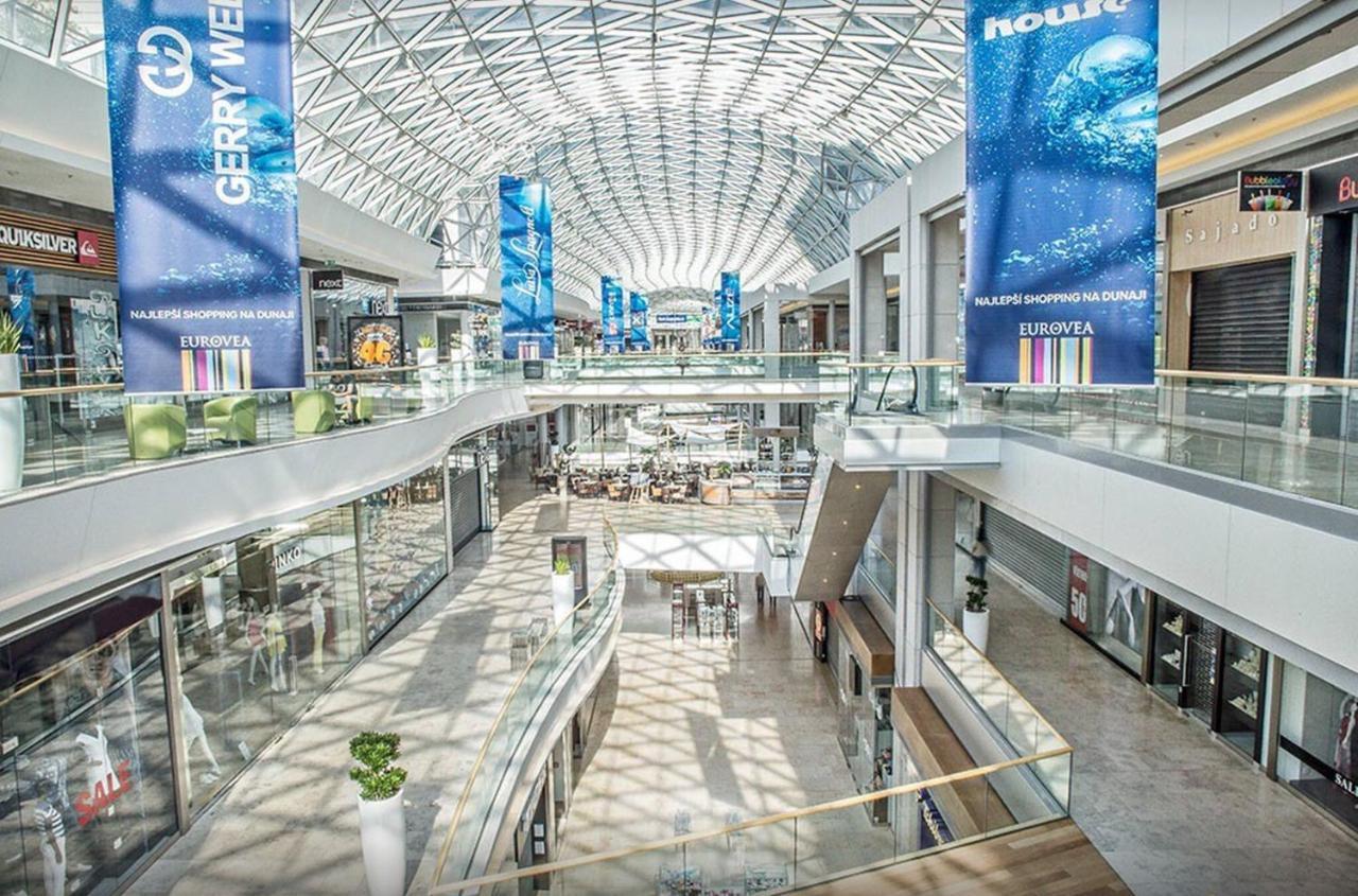 شقة Luxury Space At The Best Address In براتسيلافا المظهر الخارجي الصورة